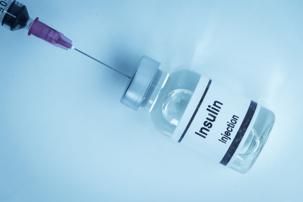 Você sabe o que causa a diabetes? A resposta vai além do açúcar A diabetes é uma doença caracterizada pelo aumento anormal de glicose no sangue e surge quando o organismo não consegue produzir insulina em quantidade suficiente ou não consegue utilizá-la de modo adequado. insulina