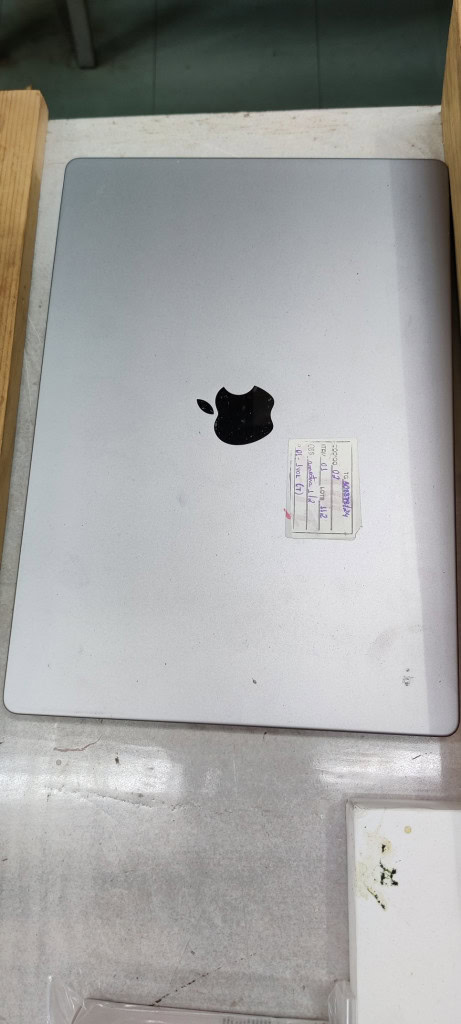 Apple MackBook