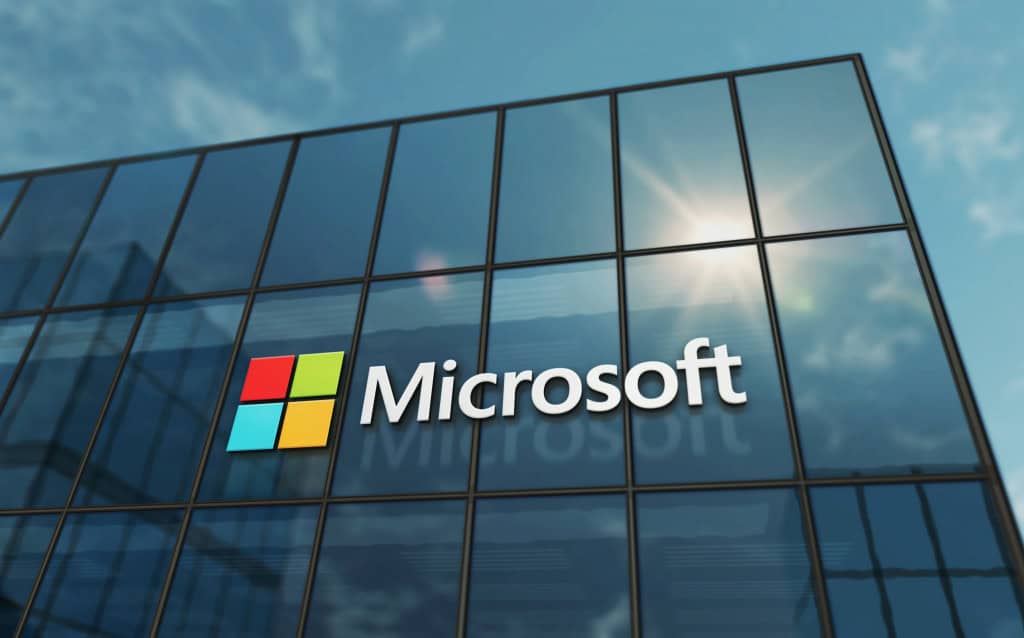 Claude ganha integração com Teams, Outlook e OneDrive A Anthropic anunciou uma nova integração entre seu assistente de inteligência artificial, Claude, e o Microsoft 365, ampliando as possibilidades de uso do chatbot em ambientes corporativos. A novidade permite que o Claude acesse conteúdos de Word, Outlook, Teams, OneDrive e SharePoint, oferecendo respostas mais completas e contextuais sem que o usuário precise enviar arquivos manualmente. As informações são do The Verge. Novo modelo de IA da Microsoft produz imagens fotorrealistas com rapidez e foco em segurança.