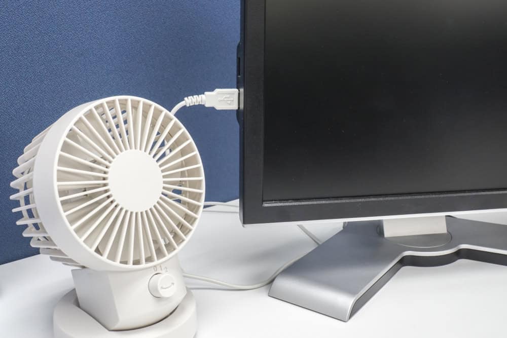 Veja 6 coisas estranhas para fazer com a porta USB do seu PC ou notebook A porta USB do PC ou notebook geralmente é usada para conectar um pendrive, um HD externo, uma impressora e até um celular. Porém, você sabia que é possível utilizar esse componente para realizar algumas tarefas um tanto estranhas? Nas linhas a seguir, o Olhar Digital traz uma lista com ações bem curiosas. Mini-ventilador