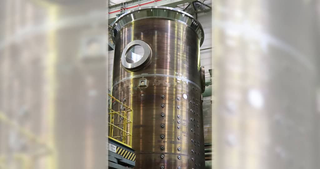 Robô da Mitsubishi mergulha em reator nuclear para testar segurança A Mitsubishi apresentou seu novo robô autônomo capaz de navegar no núcleo de um reator nuclear. Chamado de A-UT, o dispositivo é usado para inspecionar a solidez da estrutura em funcionamento — trabalho que um ser humano não pode fazer por se tratar de um ambiente altamente radioativo operando sob altas temperaturas e pressão. nucleo reator