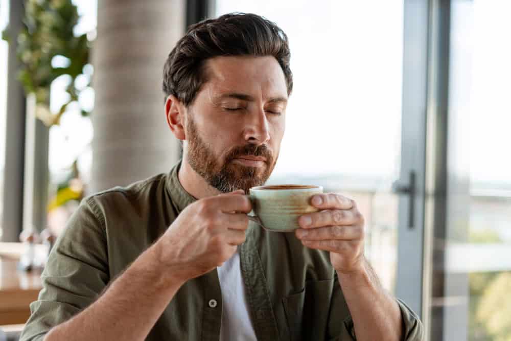 Quantos aromas o olfato humano é capaz de detectar? Sempre ouvimos que existem animais com excelente capacidade olfativa, como os cães, por exemplo, que têm narizes infinitamente mais aguçados do que os nossos. Mas um novo estudo revela que o olfato humano também é superpoderoso e pode detectar até 1 trilhão de aromas. Quantos aromas o olfato humano é capaz de detectar?