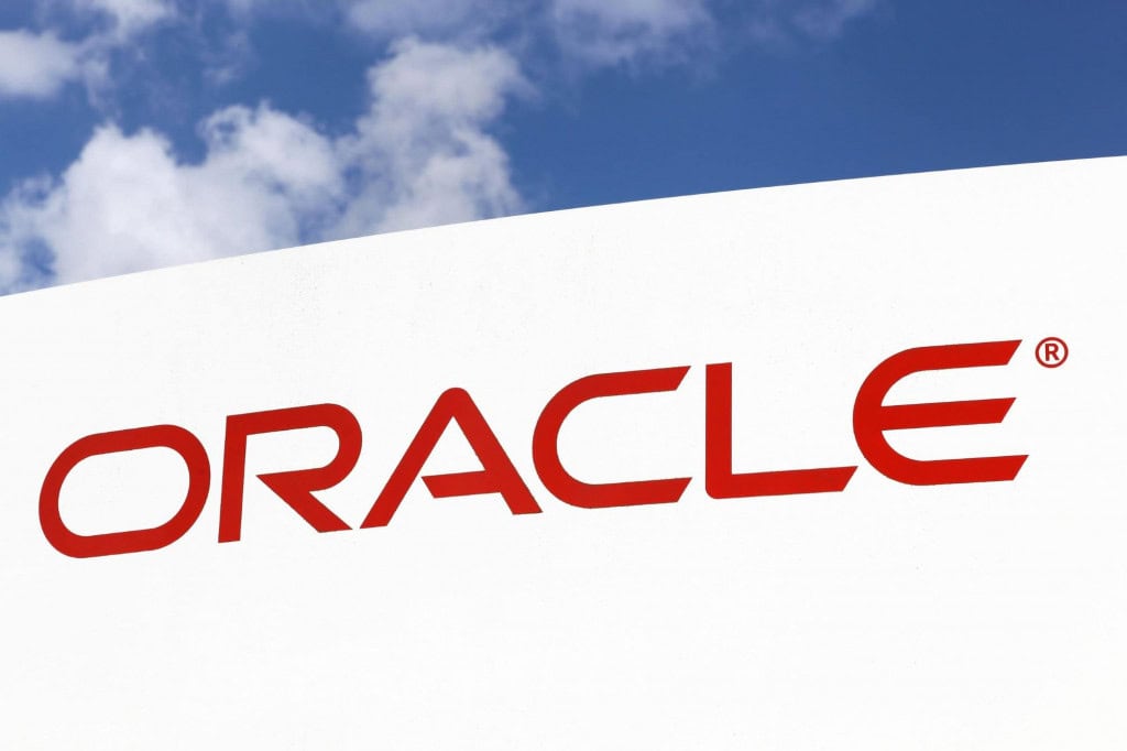 Fundador da Oracle perde bilhões e cai na lista da Forbes; veja quem são os mais ricos do mundo A oscilação do mercado derrubou o patrimônio de Larry Ellison nesta quinta-feira (11). A queda repentina das ações da Oracle, que recuaram mais de 10% ao longo do dia, reduziu a riqueza do cofundador da empresa e alterou sua posição no ranking de bilionários da revista Forbes. Fundador da Oracle perde bilhões e cai na lista da Forbes; veja quem são os mais ricos do mundo