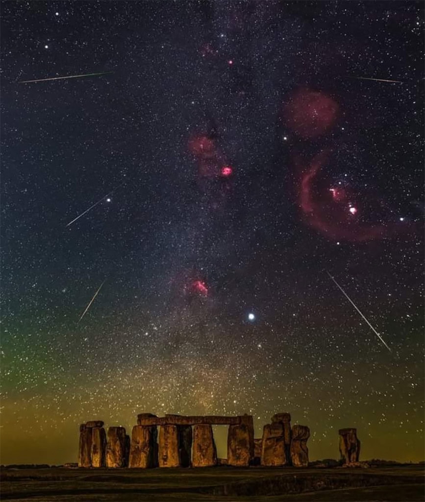 Chuva de meteoros Oriônidas está no auge – saiba como observar Apaixonados por observação astronômica têm excelentes motivos para olhar para o céu esta semana. Dependendo da localidade, será possível ver dois cometas no mesmo dia, além de muitas “estrelas cadentes” – ou melhor: os rastros luminosos de uma chuva de meteoros (talvez, até duas). E tudo isso, graças à ajuda da Lua. Chuva de meteoros Oriônidas está no auge – saiba como observar