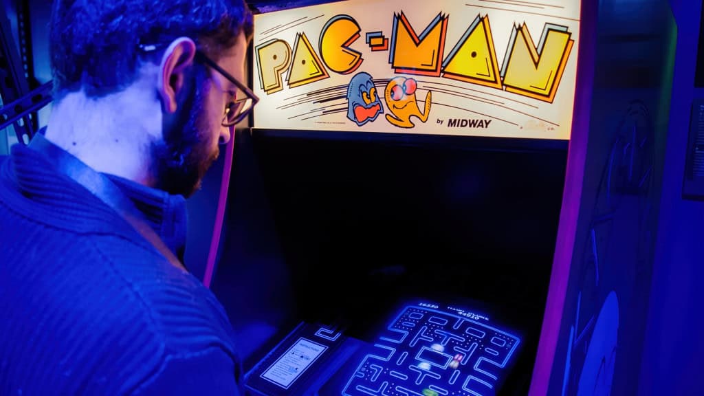 Google celebra Halloween com Doodle jogável de PAC-MAN O Google trouxe uma novidade para os fãs de games e do Halloween: um Doodle especial de PAC-MAN, que celebra 45 anos do clássico jogo. Disponível a partir desta quinta-feira (30), a versão interativa permite que os usuários joguem diretamente na página inicial do buscador. pacman