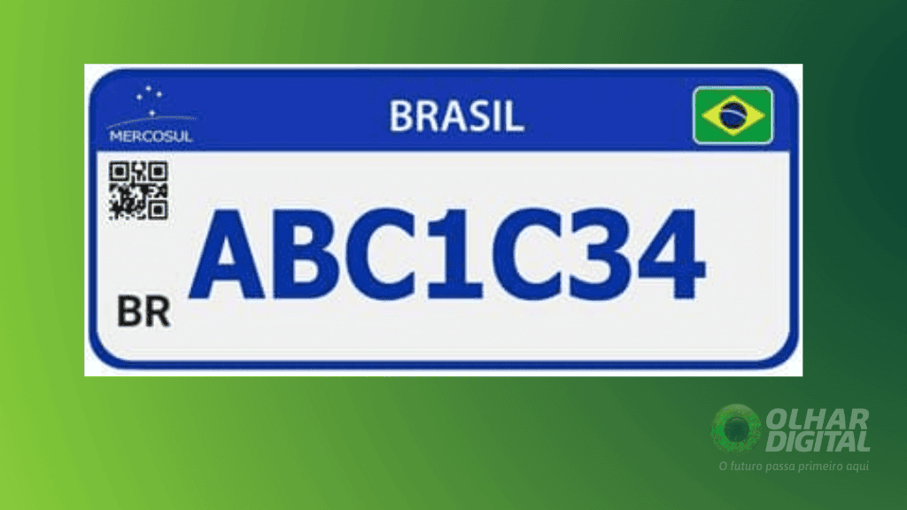 Sabia que as placas Mercosul tem diferentes cores? Veja o que cada uma significa Desde 2020, o Brasil adotou oficialmente o padrão de placas Mercosul, uma proposta de integração entre os países do bloco econômico, Argentina, Brasil, Paraguai e Uruguai, que vai muito além da estética. A ideia é simples, mas ambiciosa, padronizar a identificação dos veículos, facilitar o trânsito entre fronteiras e reforçar o combate a fraudes e clonagens. Placas Mercosul com borda e caracteres azuis sobre fundo branco