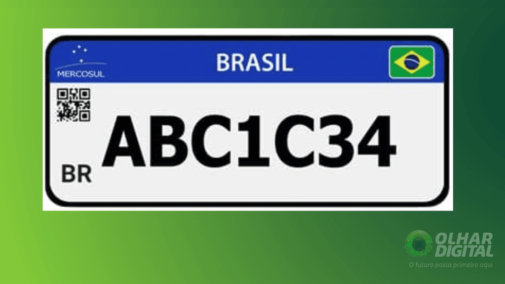 Sabia que as placas Mercosul tem diferentes cores? Veja o que cada uma significa Desde 2020, o Brasil adotou oficialmente o padrão de placas Mercosul, uma proposta de integração entre os países do bloco econômico, Argentina, Brasil, Paraguai e Uruguai, que vai muito além da estética. A ideia é simples, mas ambiciosa, padronizar a identificação dos veículos, facilitar o trânsito entre fronteiras e reforçar o combate a fraudes e clonagens. Placas Mercosul com fundo branco e caracteres pretos.