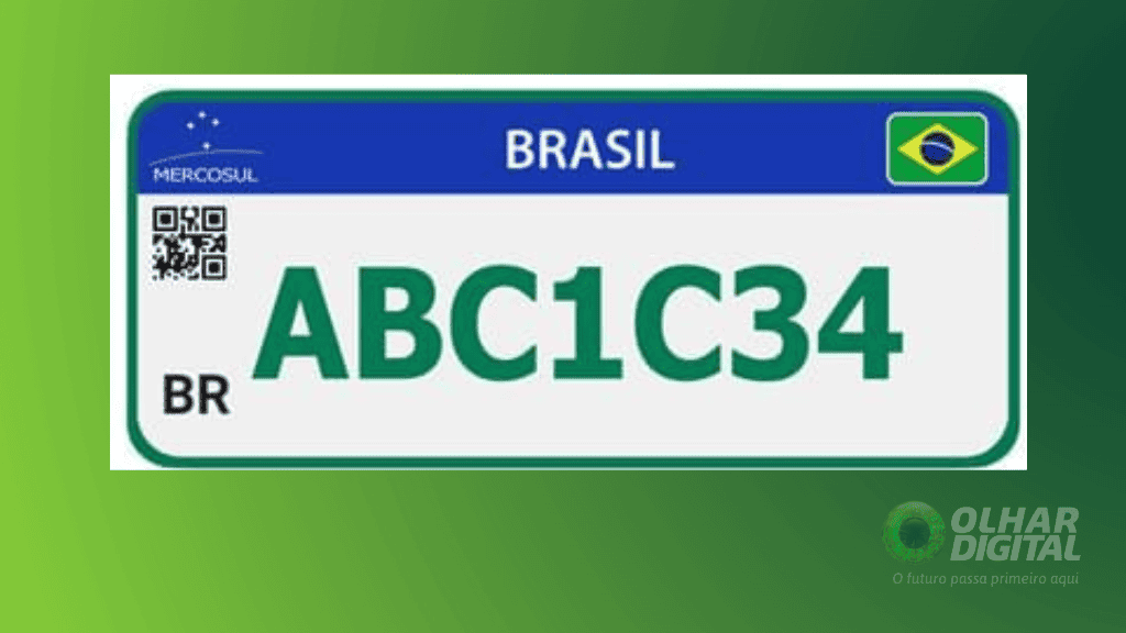 Sabia que as placas Mercosul tem diferentes cores? Veja o que cada uma significa Desde 2020, o Brasil adotou oficialmente o padrão de placas Mercosul, uma proposta de integração entre os países do bloco econômico, Argentina, Brasil, Paraguai e Uruguai, que vai muito além da estética. A ideia é simples, mas ambiciosa, padronizar a identificação dos veículos, facilitar o trânsito entre fronteiras e reforçar o combate a fraudes e clonagens. Placas Mercosul com borda e caracteres verdes sobre fundo branco