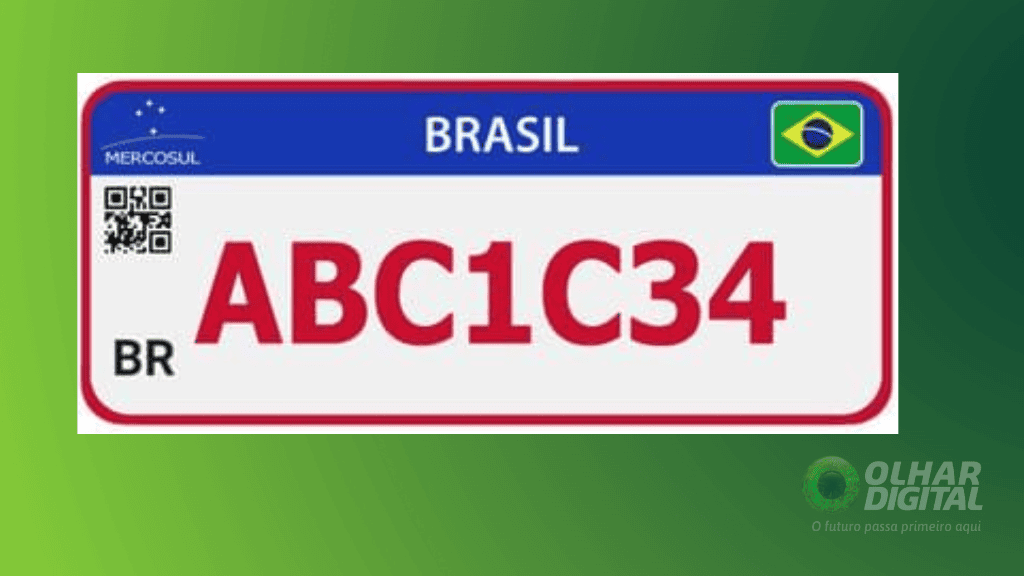 Sabia que as placas Mercosul tem diferentes cores? Veja o que cada uma significa Desde 2020, o Brasil adotou oficialmente o padrão de placas Mercosul, uma proposta de integração entre os países do bloco econômico, Argentina, Brasil, Paraguai e Uruguai, que vai muito além da estética. A ideia é simples, mas ambiciosa, padronizar a identificação dos veículos, facilitar o trânsito entre fronteiras e reforçar o combate a fraudes e clonagens. Placas Mercosul com borda e caracteres vermelhos sobre fundo branco