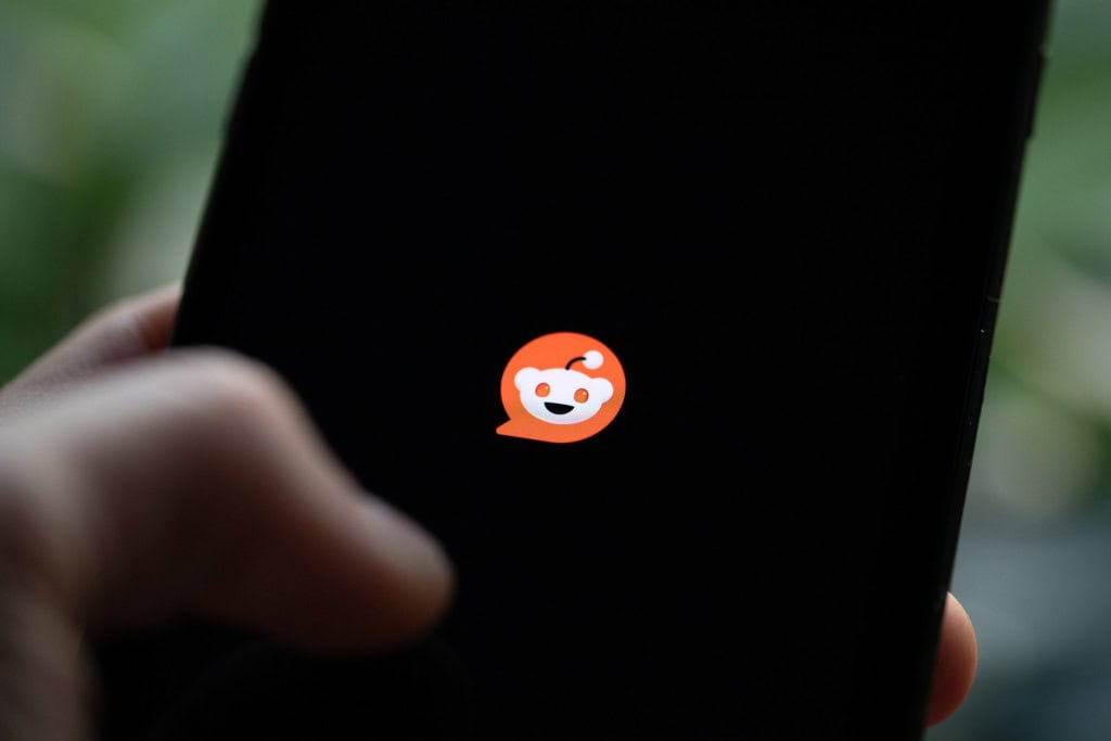 Reddit traz ao Brasil o Answers, ferramenta de IA que usa debates reais