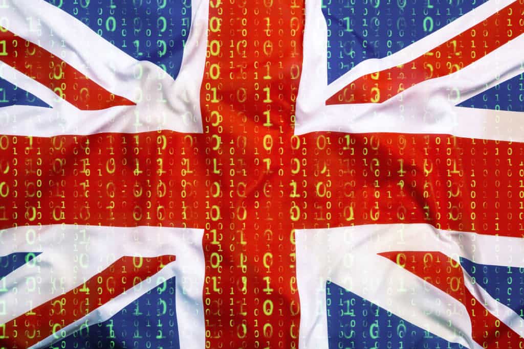 EUA emitem alerta por ataque hacker a redes governamentais O governo dos Estados Unidos emitiu uma diretiva de emergência nesta quarta-feira (15) após detectar uma tentativa de invasão a redes federais por um grupo hacker associado a um Estado-nação não divulgado. O alerta foi publicado pela Agência de Cibersegurança e Segurança de Infraestrutura (CISA), que determinou ações imediatas para conter a ameaça, centrada em falhas exploradas em produtos da empresa F5, especializada em soluções de segurança digital. reino unido