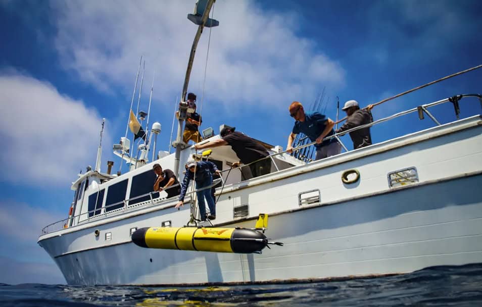 Robô subaquático autônomo vai dar a volta ao mundo O Slocum Sentinel Glider, também conhecido como “Redwing”, representa a nova geração de robótica oceânica. Apelidado de “o planador submarino comercial mais avançado já construído”, o robô foi projetado para percorrer grandes distâncias consumindo o mínimo de energia. Robô subaquático autônomo vai dar a volta ao mundo