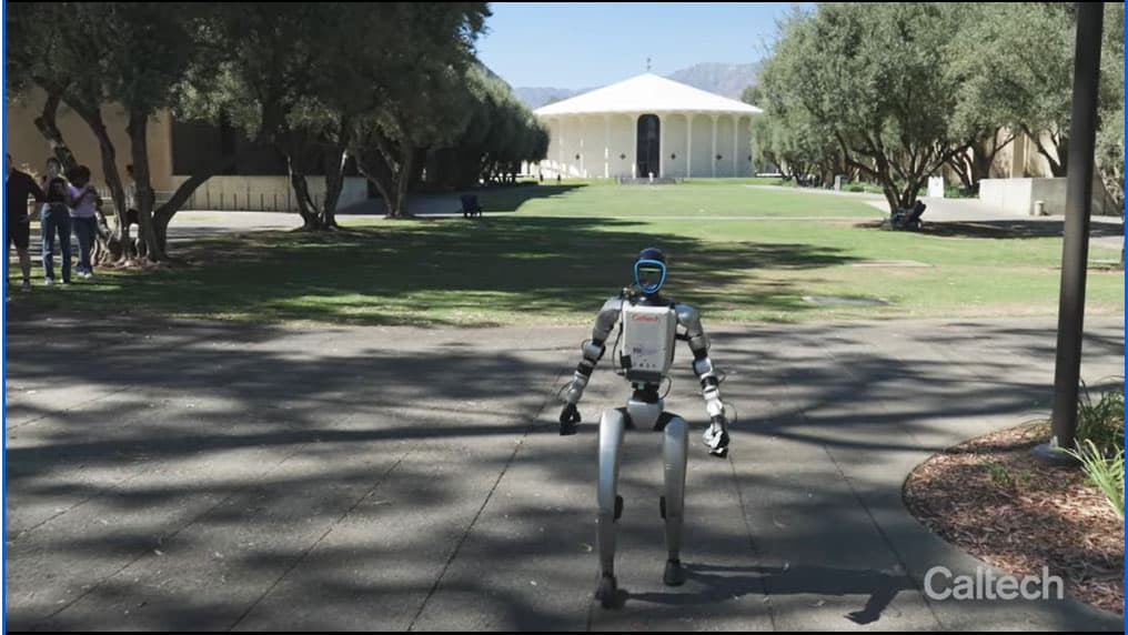X1: o robô que anda, voa e dirige em missões de emergência O Instituto de Tecnologia da Califórnia, Caltech, apresentou seu sistema robótico multimodal, combinando um robô humanoide e um drone que caminha, voa e dirige. X1: o robô que anda, voa e dirige em missões de emergência