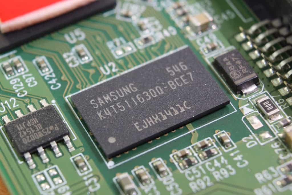 Chip com logo da Samsung