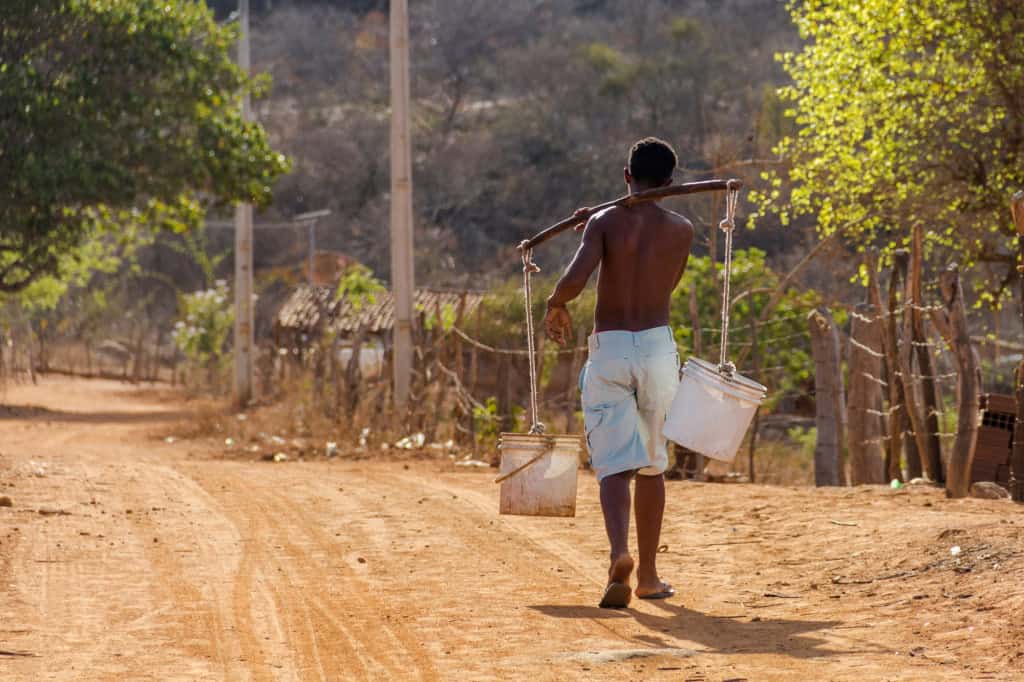 Idec denuncia irregularidades em data center do TikTok no Ceará O Instituto de Defesa do Consumidor (Idec), o povo indígena Anacé e organizações cearenses alertam para possíveis irregularidades no licenciamento ambiental do mega data center da ByteDance, controladora do TikTok, previsto para o município de Caucaia (CE). O empreendimento está em análise na Superintendência Estadual do Meio Ambiente (Semace) e é questionado por supostamente avançar sem estudos socioambientais adequados e sem diálogo com as comunidades atingidas. seca nordeste