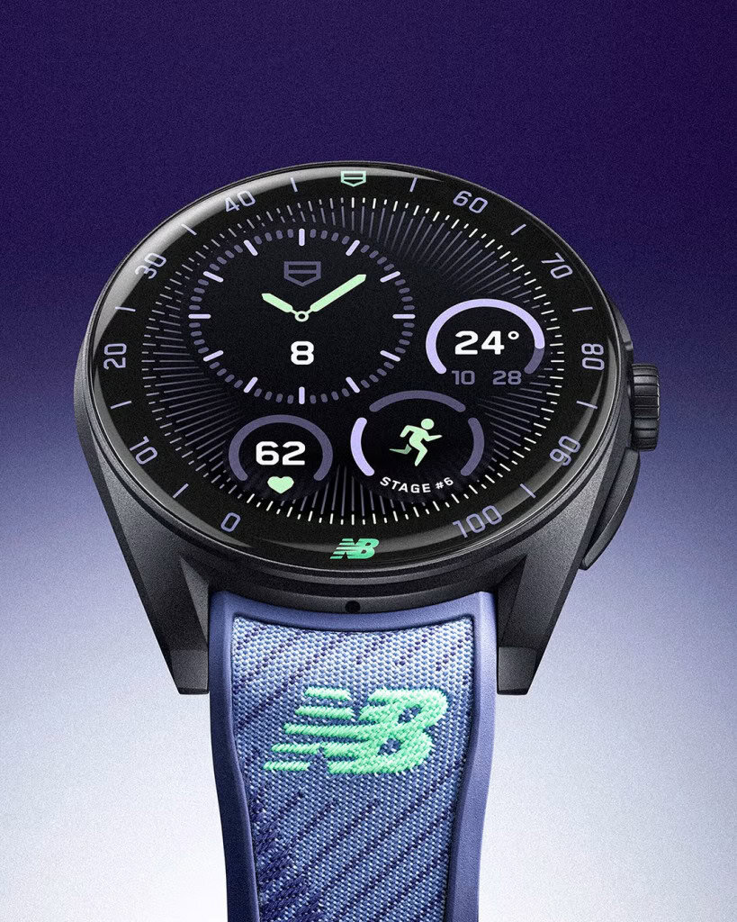 Tag Heuer faz parceria com New Balance em novo smartwatch de luxo A Tag Heuer está lançando um novo smartwatch de luxo. O Connected Calibre E5 uniu luxo e tecnologia em uma parceria inédita com a New Balance, fabricante de tênis esportivos. Tag Heuer faz parceria com New Balance em novo smartwatch de luxo