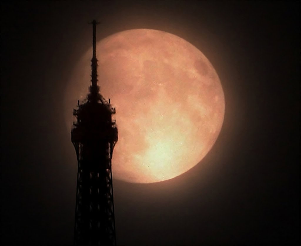 Semana traz primeira Superlua de 2025 Apaixonados pelo céu noturno, preparem-se: nesta terça-feira (7), a Lua entra oficialmente na fase cheia – embora na noite desta segunda (6) ela já possa ser vista quase totalmente iluminada. E o visual tende a ser ainda mais espetacular do que de costume. Isso porque esta será a primeira “Superlua” de 2025. Semana traz primeira Superlua de 2025