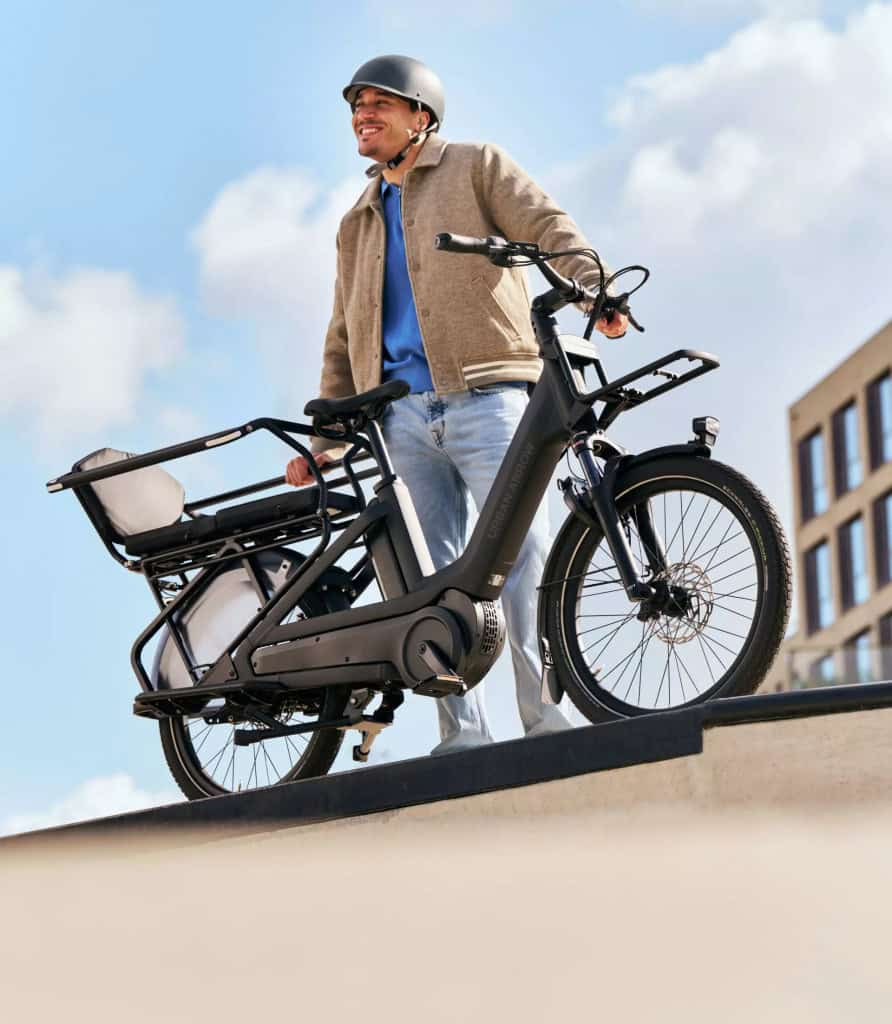 Transporte urbano reinventado: a e-bike holandesa Urban Arrow Breeze Segundo o site Discerning Cyclist, a Holanda é o país com maior número de bicicletas per capita. Estima-se que o país tenha cerca de 23 milhões de bicicletas para uma população de 17 milhões de pessoas, resultando em uma média de 1,3 bicicletas por habitante. Transporte urbano reinventado: a e-bike holandesa Urban Arrow Breeze