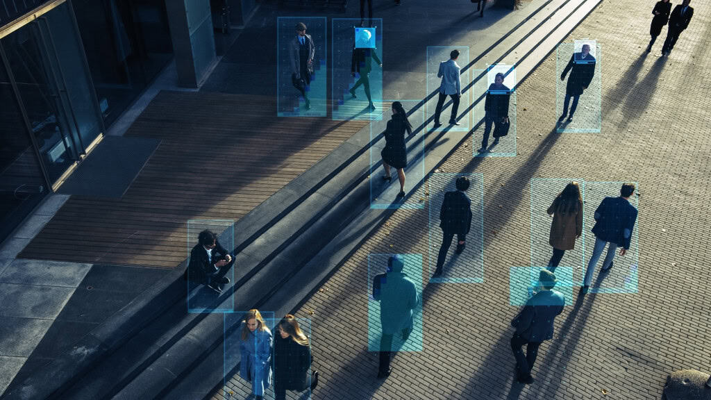 Alerta! Redes Wi-Fi podem ser usadas para monitorar usuários Pesquisadores do Instituto de Tecnologia de Karlsruhe (KIT), na Alemanha, descobriram que pessoas podem ser identificadas apenas por sinais de Wi-Fi, mesmo sem usar smartphones ou tablets. vigilância