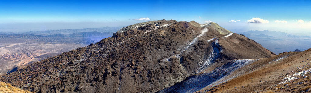Vulcão “zumbi” volta a atividade após 700 mil anos Depois de 700 mil anos em silêncio, o vulcão Taftan, localizado no sudeste do Irã, começou a mostrar sinais de que pode estar “acordando”. Vulcão “zumbi” volta a atividade após 700 mil anos