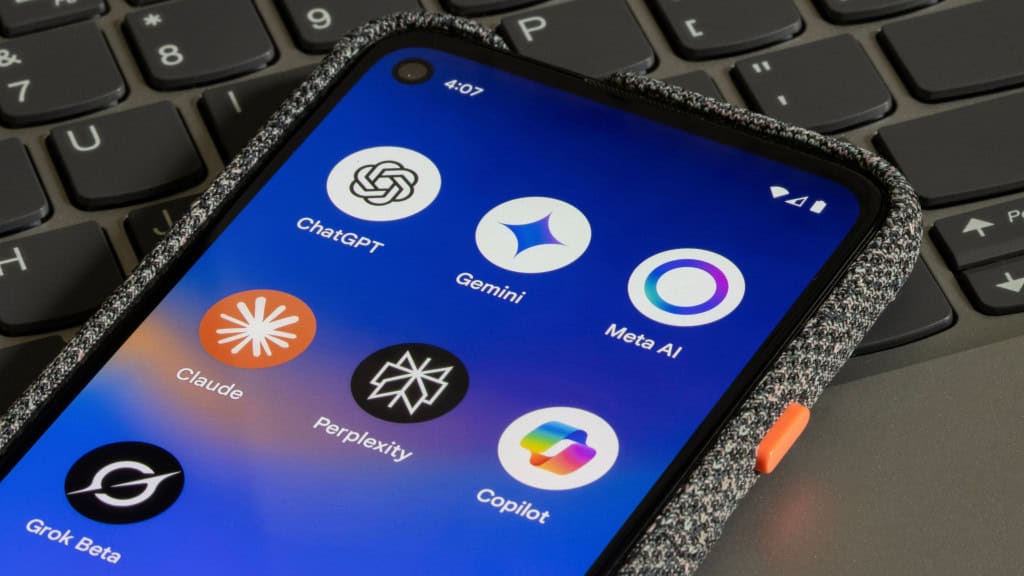 Casa Branca e estados entram em rota de colisão sobre regulamentação de IA Os Estados Unidos entraram em uma disputa acirrada sobre quem deve controlar as regras de inteligência artificial: o governo federal ou os estados. Avanço da IA acelera disputa regulatória nos EUA, com estados criando regras próprias e o governo federal tentando centralizar decisões.