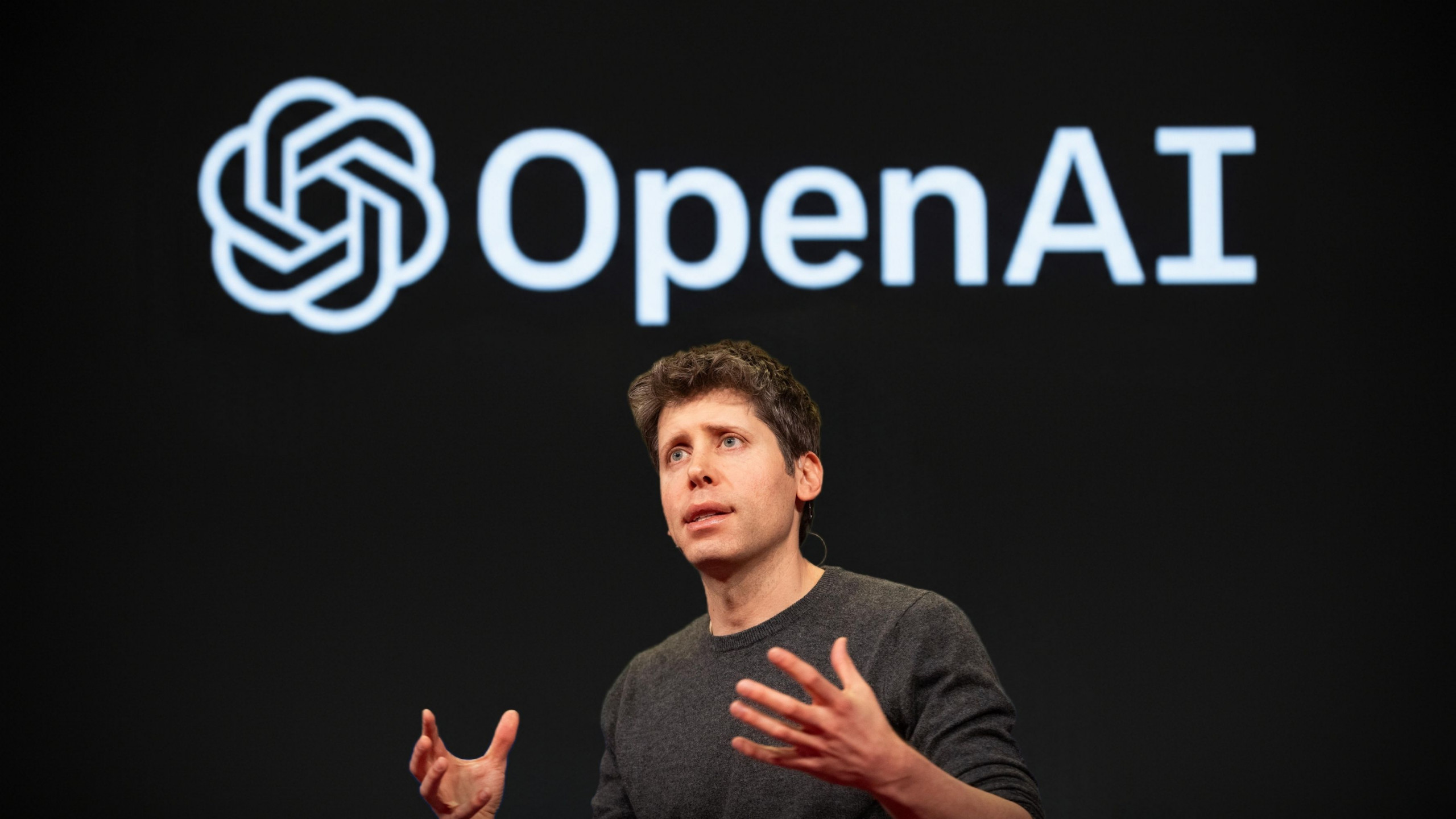 Humanos continuarão essenciais na revolução da IA, diz CEO da OpenAI