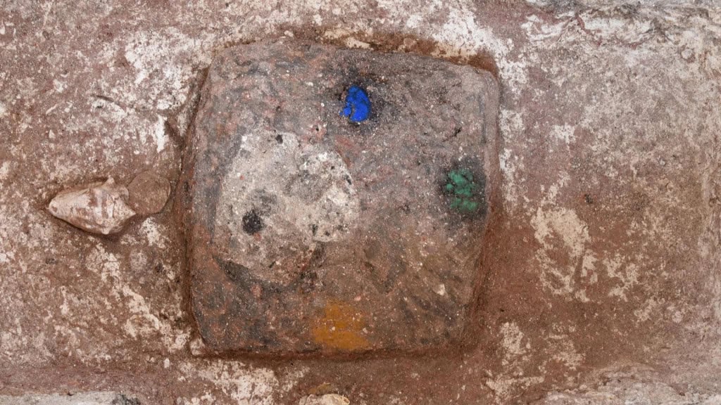 Descoberta no México desafia o que sabíamos sobre primeiras cidades maias Aguada Fénix, no sudeste do México, abriga a mais antiga e um dos maiores monumentos maias já identificados. A estrutura foi um projeto gigantesco erguido por comunidades sem reis, palácios ou hierarquias rígidas. Lá, arqueólogos encontraram pistas que podem mudar o que se sabe sobre os maias. Escavação em monumento maia