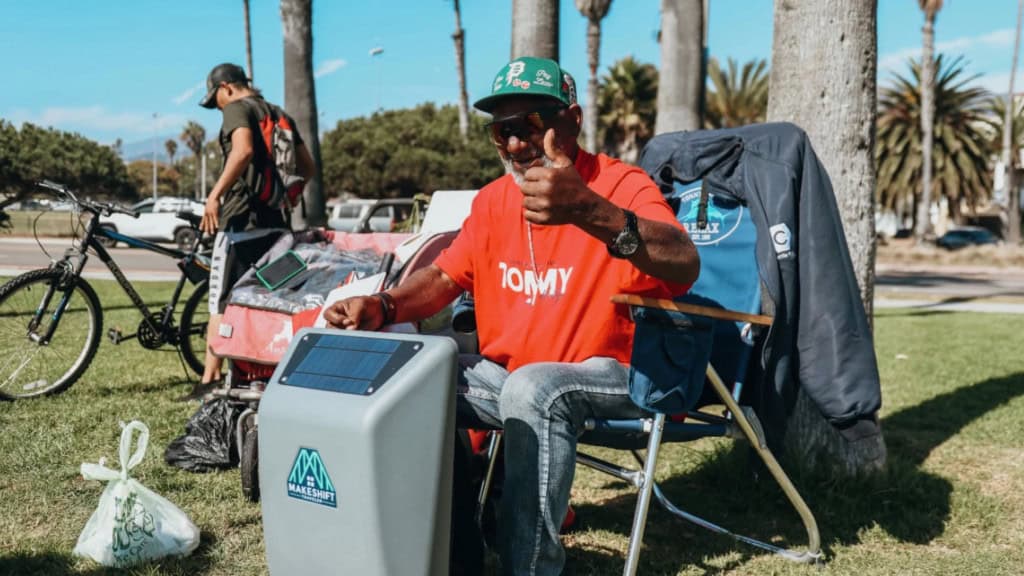 Pessoa com a mochila