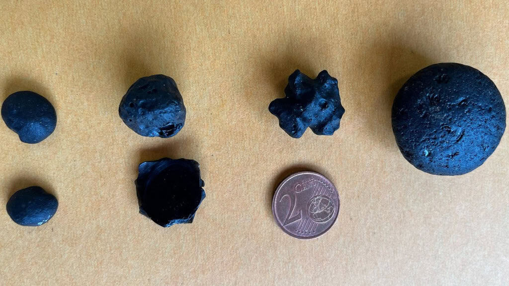 Pedaços de vidro cósmico gerados a partir de impacto de asteroide na Terra na Austrália