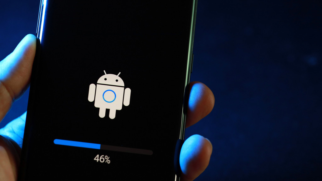 Como funciona o ‘modo ladrão’, que virá de fábrica em novos celulares Android no Brasil A partir de dezembro, novos celulares Android vendidos no Brasil vão sair da caixa com o chamado “modo ladrão” ativado. O recurso, oficialmente chamado de “Proteção contra Roubo”, usa inteligência artificial (IA) para detectar furtos e bloquear automaticamente a tela do aparelho. Novo acordo promete reduzir taxas e liberar instalação de lojas no Android
