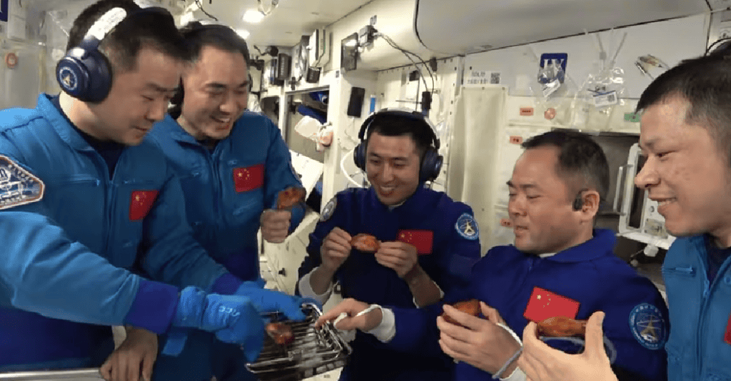 O novo forno chinês foi projetado para simular o preparo terrestre, o que inclui caramelização e textura crocante