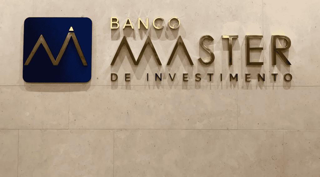 Banco Master faz ChatGPT e Gemini perderem posto de apps mais baixados; entenda A determinação do Banco Central (BC) para liquidação do Banco Master, nesta terça-feira (18), respingou até mesmo nos smartphones. Isso porque o aplicativo do FGC (Fundo Garantidor de Crédito) fechou o dia como o app mais baixado no Brasil em iPhones e iPads. Fachada do Banco Master