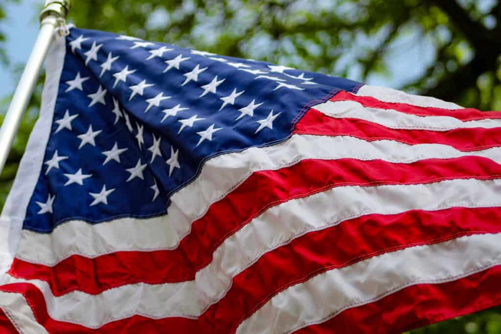 Arma com IA? Exército dos EUA coloca Gemini em plataforma militar O Departamento de Defesa dos Estados Unidos (U.S. Department of Defense — DoD) oficializou na terça-feira (9), o lançamento da GenAI.mil — uma plataforma própria de inteligência artificial (IA) projetada para uso interno. A primeira tecnologia a ser integrada ao sistema é o Google Gemini, em sua versão voltada para o governo. Arma com IA? Exército dos EUA coloca Gemini em plataforma militar