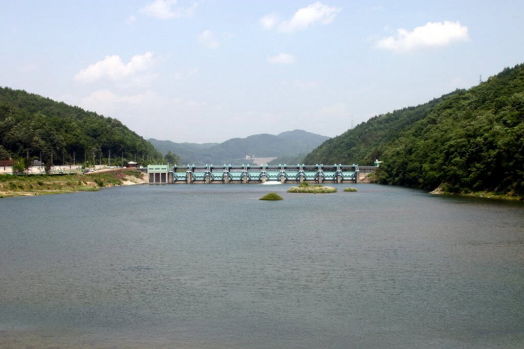 Usina solar-hidrelétrica: painel solar flutuante entra em operação em barragem na Coreia do Sul