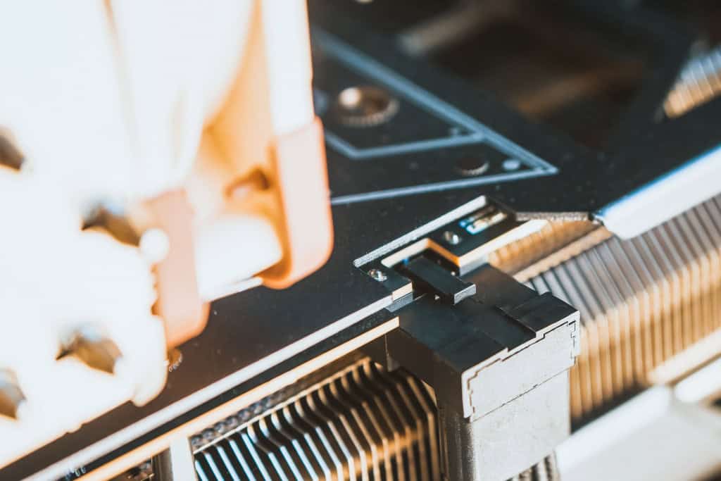 Conector de energia ligado à placa-mãe de um PC