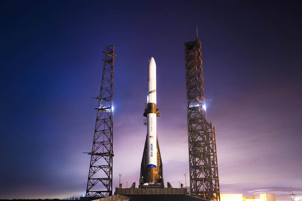 EUA proíbem lançamento de foguetes durante o dia; entenda A Administração Federal de Aviação (FAA) dos Estados Unidos emitiu uma ordem emergencial suspendendo o lançamento de foguetes durante o dia. A decisão vem em meio à paralisação do governo, que afastou trabalhadores e vem causando problemas nos aeroportos do país. EUA proíbem lançamento de foguetes durante o dia; entenda