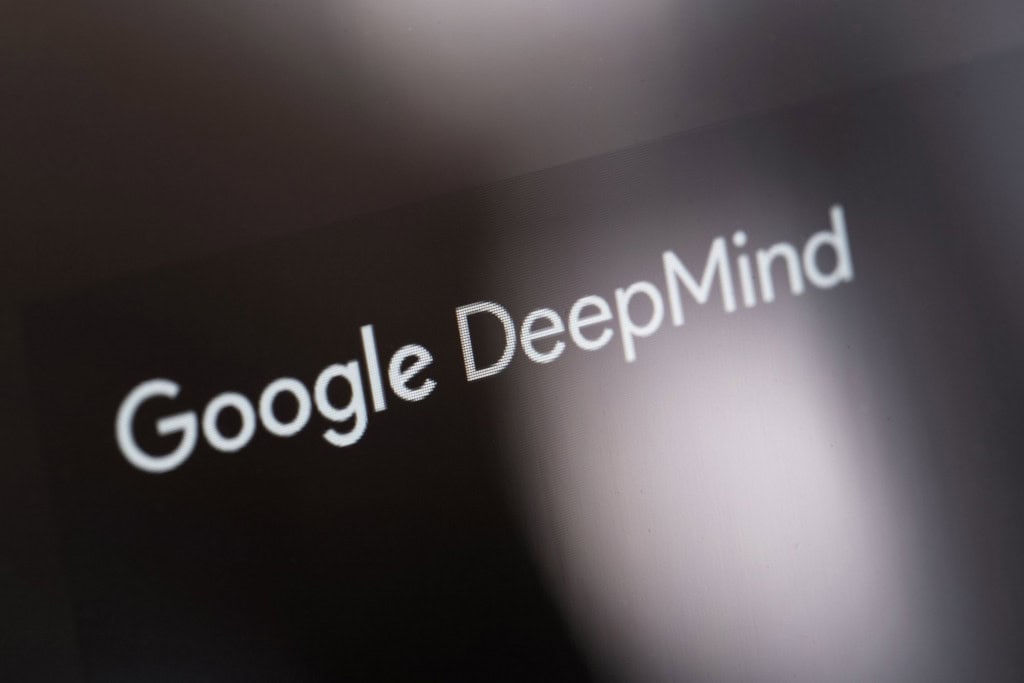 DeepMind reforça a vantagem competitiva do Google em inteligência artificial avançada e inovação tecnológica.