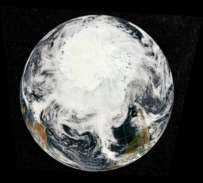 Imagem em cores naturais da Antártida capturada pelo sensor MERSI-III a bordo do satélite FY-3H