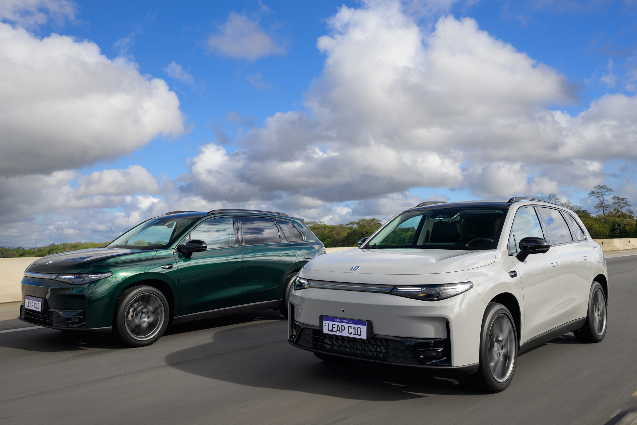 Leapmotor chega ao Brasil com SUV C10 elétrico e ultra-híbrido; veja preços