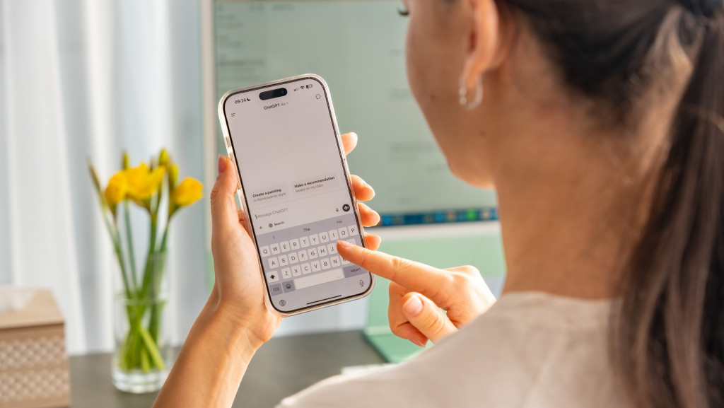 O que é ‘parassocial’ e por que é a palavra do ano para o Dicionário Cambridge A palavra “parassocial” foi eleita Palavra do Ano de 2025 pelo Dicionário Cambridge. O termo, usado como adjetivo, descreve a conexão que alguém sente com alguém (ou algo) que não a conhece – por exemplo: alguém famoso, um personagem fictício, uma inteligência artificial (IA). Travessão do ChatGPT: OpenAI ajusta comportamento e dá mais opções ao usuário