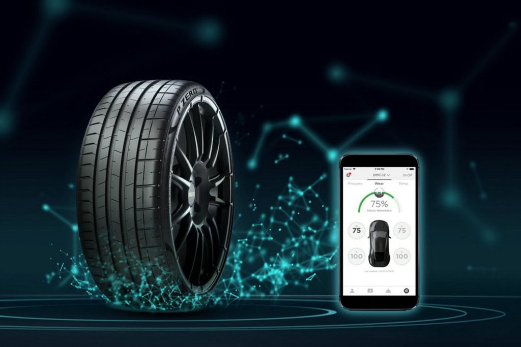 Pirelli lança pneu inteligente que monitora o asfalto em tempo real A Pirelli está levando a tecnologia automotiva a outro nível com o Cyber Tire, um pneu equipado com sensores capazes de medir temperatura, pressão e até detectar o estado do asfalto. O projeto, que começou em supercarros, agora chama a atenção de agências de trânsito e pode transformar a forma como as estradas são monitoradas. O Cyber Tire da Pirelli vem com sensores que permitem monitorar a temperatura, pressão e o estado do asfalto.