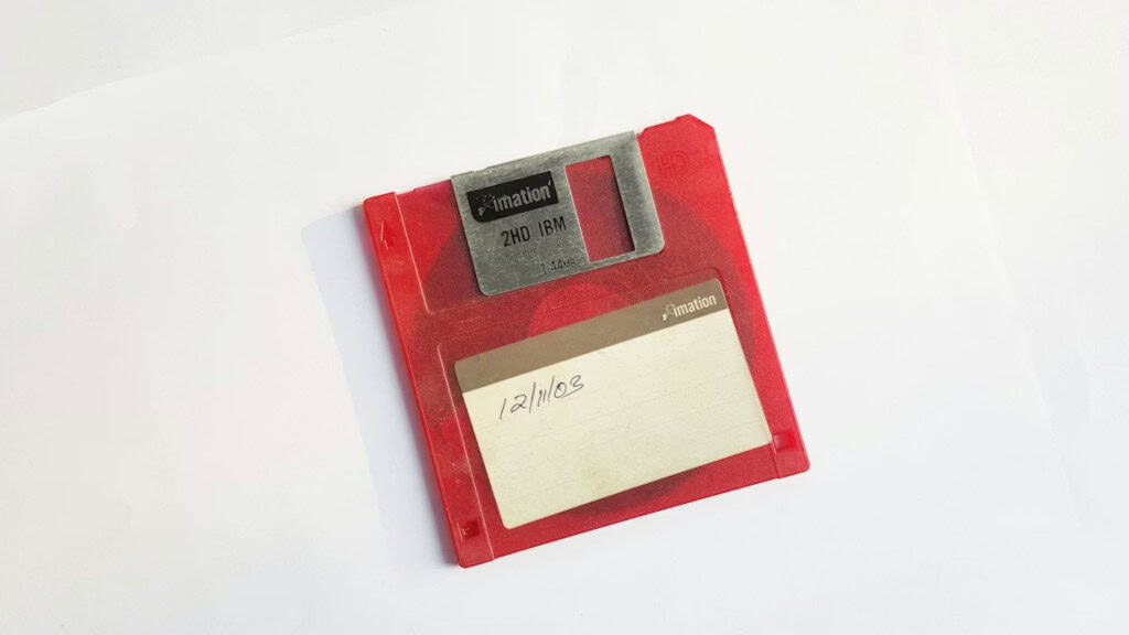 Disquete vermelho transparente 