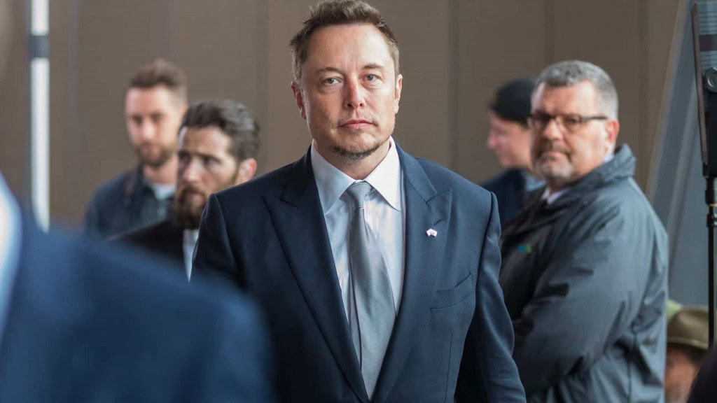 Elon Musk de terno