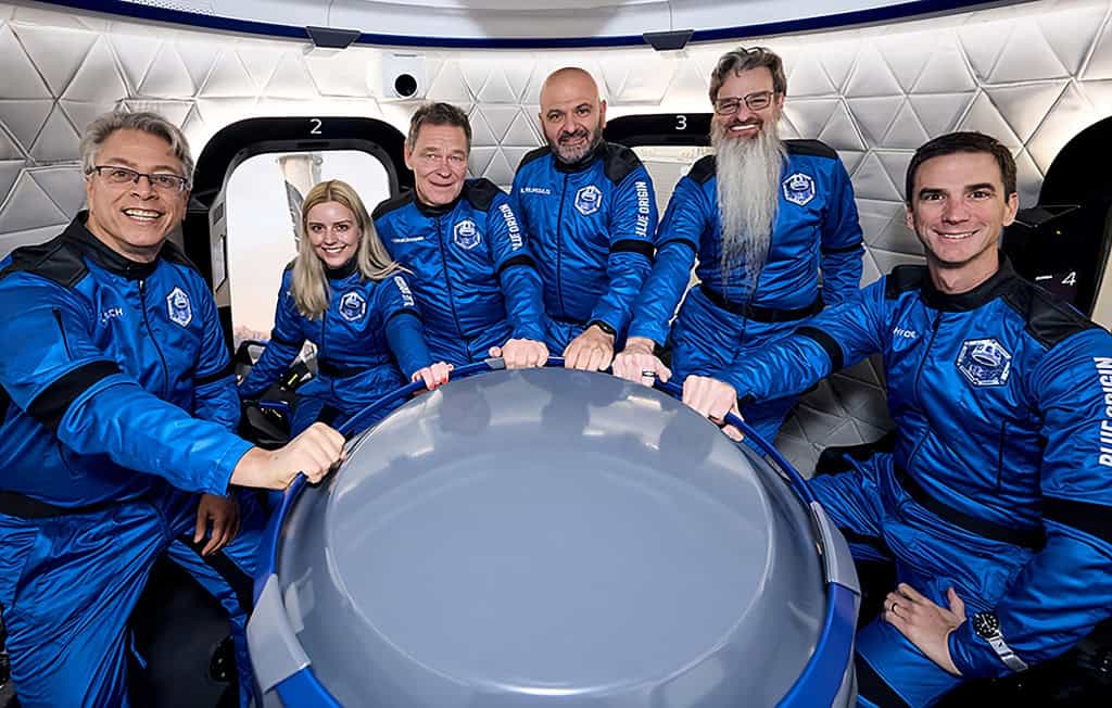 Cadeirante vai ao espaço pela primeira vez na história em voo turístico da Blue Origin