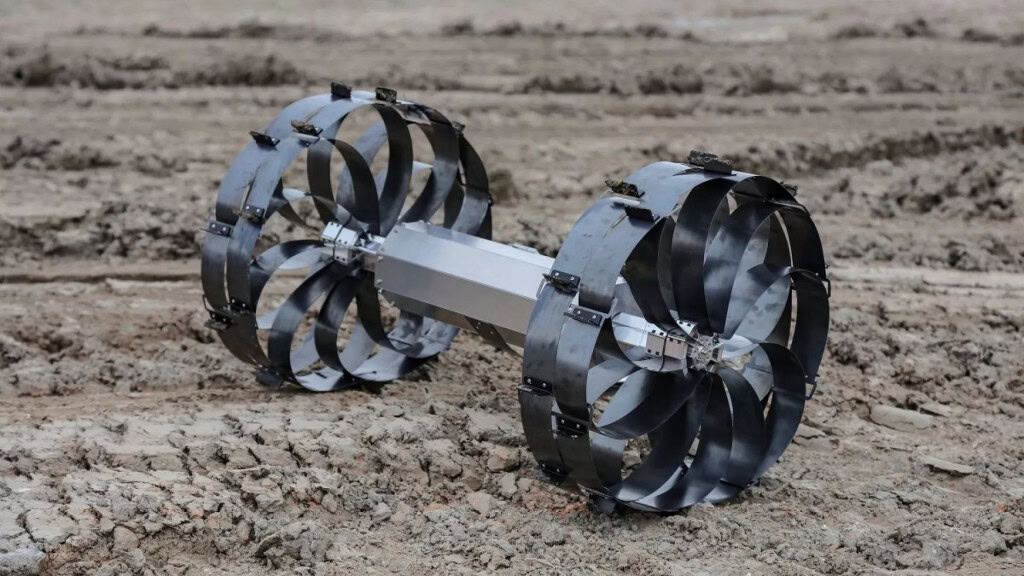 Nova roda pra rovers andarem na Lua em trilha de terra