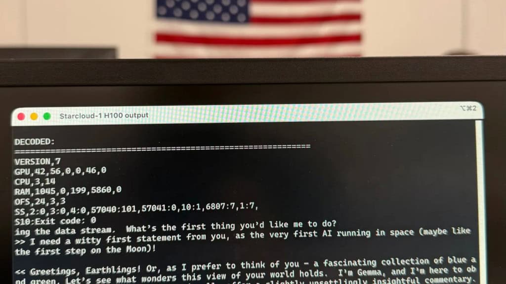 Satélite com chip da Nvidia roda IA no espaço pela primeira vez A Starcloud deu um passo simbólico na corrida da inteligência artificial (IA). A startup norte-americana treinou o primeiro modelo de IA em órbita, usando um chip H100 da Nvidia instalado no satélite Starcloud‑1. É a primeira vez que um processador dessa classe opera no espaço. Tela de conversa em computador na Terra com inteligência artificial (IA) que roda num satélite no espaço