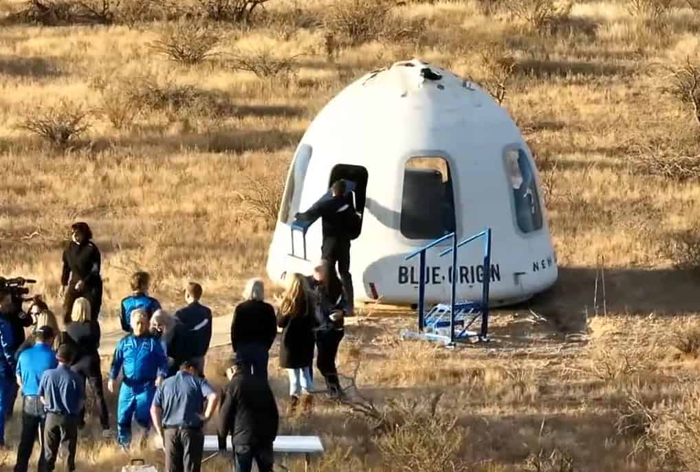 Cadeirante vai ao espaço pela primeira vez na história em voo turístico da Blue Origin