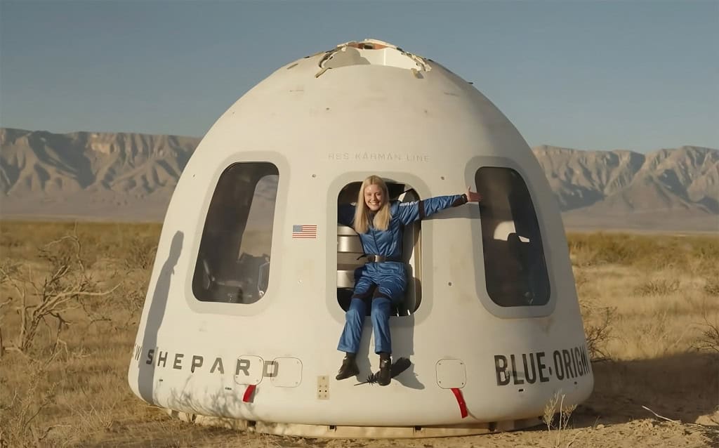 Cadeirante vai ao espaço pela primeira vez na história em voo turístico da Blue Origin