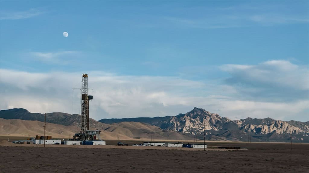 Google investe em energia geotérmica para abastecer data centers A startup de energia geotérmica Fervo Energy arrecadou US$ 462 milhões (R$ 2,3 bilhões) em uma nova rodada de financiamento para concluir sua primeira usina de grande escala e iniciar o desenvolvimento de outras. O Google é um dos investidores. Google investe em energia geotérmica para abastecer data centers