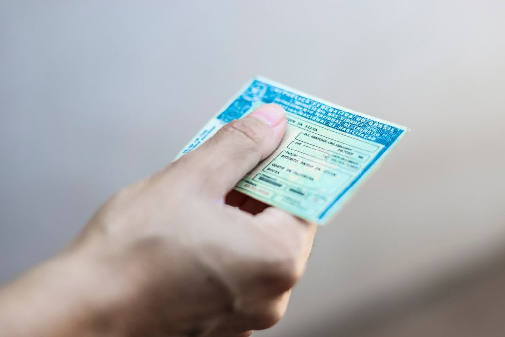 Governo lança aplicativo e muda processo da CNH com aulas online e instrutores autônomos